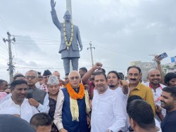 वीरगञ्जको इदगाहचोकमा रहेका पूर्वप्रधानमन्त्री गिरिजाप्रसाद कोइरालाकोे शालिक अनावरण