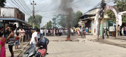 प्रहरीले मुद्दा दर्ता नगरेको भन्दै मृतकका आफन्तले गरे नारायणी अस्पताल अगाडि प्रर्दशन