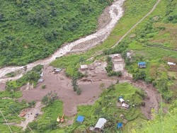 गोरखामा पहिरोले पुरिएका २ जनाको उद्धार, ५ जना बेपत्ता