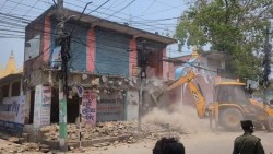  गीता मन्दिर सौन्दर्यकरणका लागि व्यपारिक सटरहरूमा महानगरको डोजर चल्यो