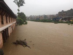 हनुमन्ते नदी भक्तपुरको बस्तीमा पस्यो 