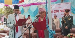 लुम्बिनी प्रदेशका  मुख्यमन्त्री चेतनारायण आचार्यसहित ८ जना मन्त्रीहरुले शपथ लिए