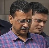 आत्मसमर्पण गर्दै केजरीवाल, भन्छन्– देशलाई जोगाउन जेल जानुमा गर्व छ