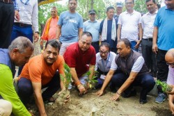 गणतन्त्र दिवसको अवसरमा वीरगञ्जको पशुपति मन्दिर परिसरमा वृक्षरोपण तथा सरसफाई