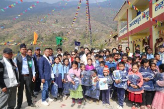 न्यूयोर्कका नेपालीहरूको पहलमा ग्रामीण विद्यालयमा पुस्तकालय स्थापना