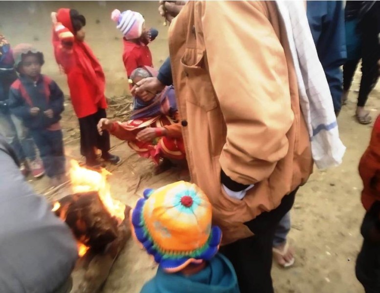 पर्सा सहित मधेशमा शित लहर शुरु, जनजिवन प्रभावित,वडा नम्बर २३ मा दाउरा बितरण