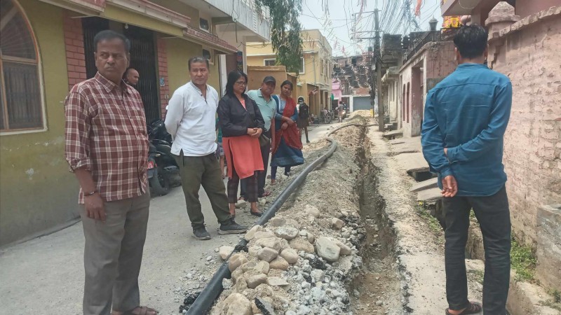 वडा नम्बर ९ मा पानीको समस्या , वडा अध्यक्ष गुप्ताले खानेपानीको जोहो गर्न लागे